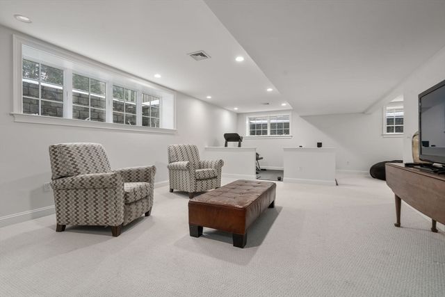 53 Chesterton Road, Wellesley, MA 02481