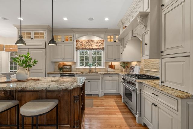 53 Chesterton Road, Wellesley, MA 02481