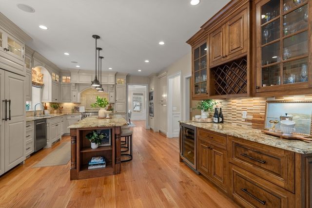 53 Chesterton Road, Wellesley, MA 02481