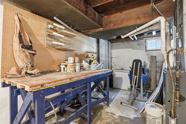 1024 D Avenue NW, Cedar Rapids, IA 52405