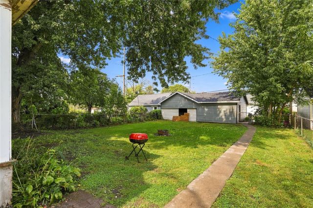1024 D Avenue NW, Cedar Rapids, IA 52405