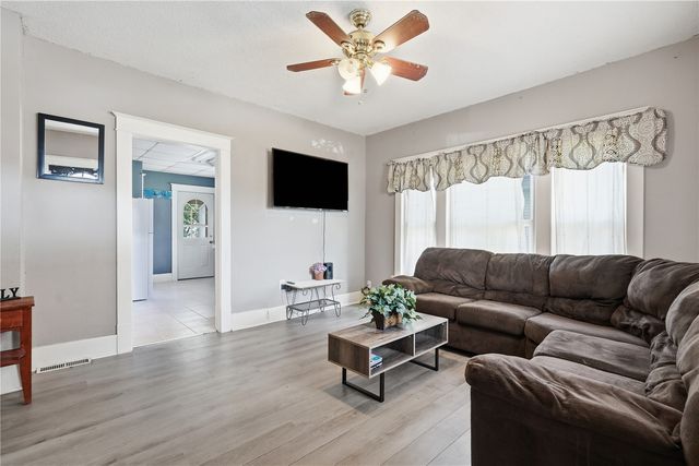 1024 D Avenue NW, Cedar Rapids, IA 52405