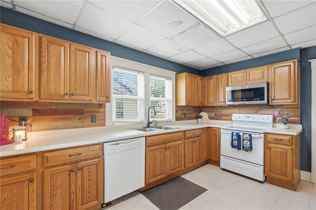 1024 D Avenue NW, Cedar Rapids, IA 52405