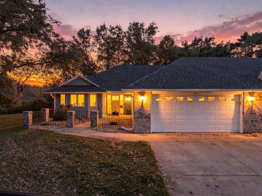 1053 Royal Court, Shoreview, MN 55126 — exterior