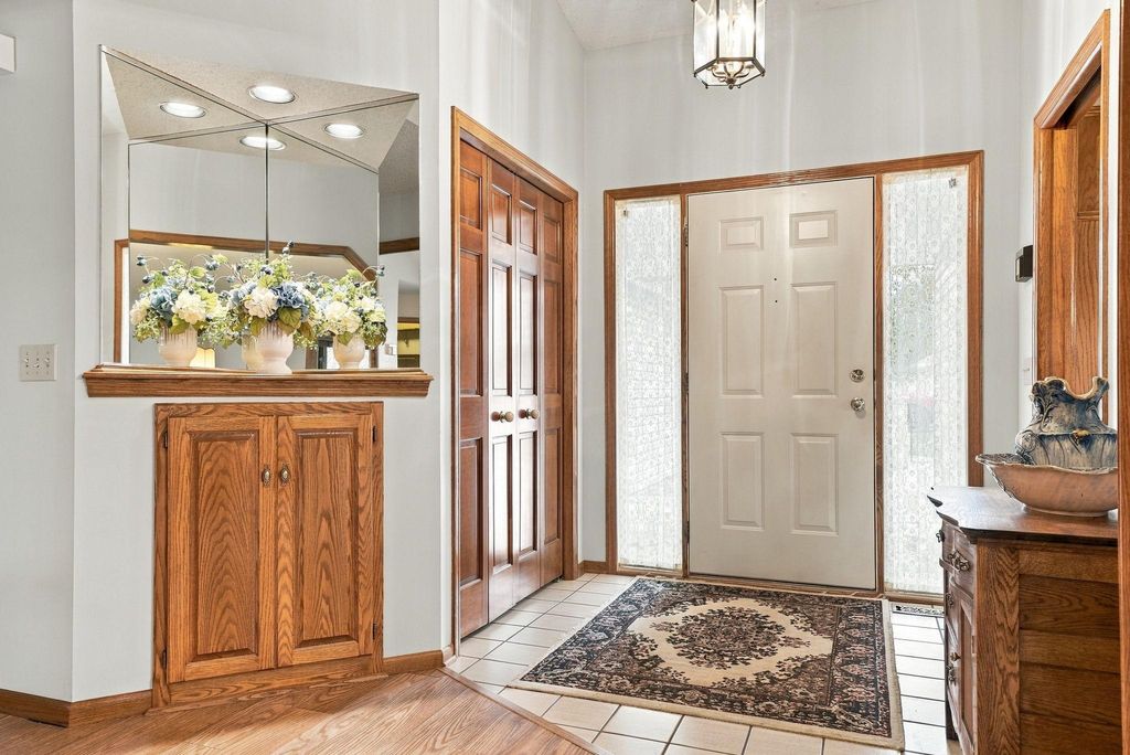 1053 Royal Court, Shoreview, MN 55126 — photo 3