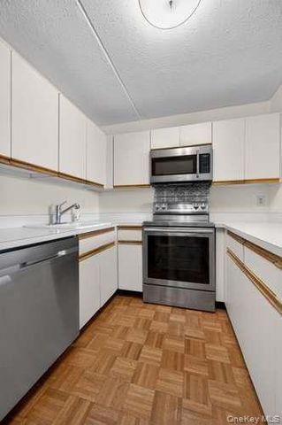800 Willis Avenue 119, Albertson, NY 11507
