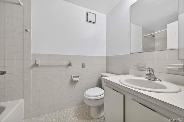 800 Willis Avenue 119, Albertson, NY 11507