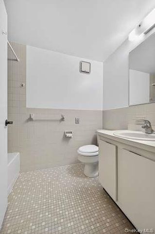 800 Willis Avenue 119, Albertson, NY 11507