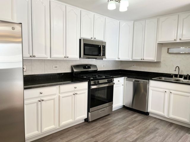 5202 Washington Street 301, Downers Grove, IL 60515