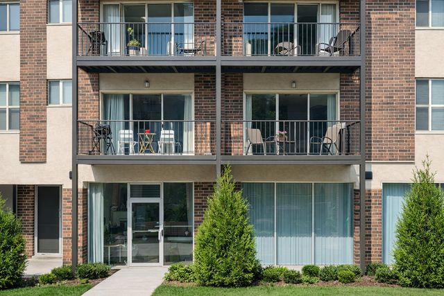 5202 Washington Street 301, Downers Grove, IL 60515
