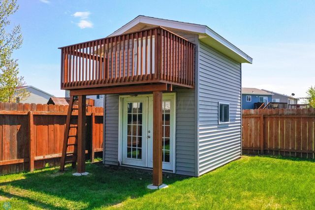 2344 59th Avenue S, Fargo, ND 58104