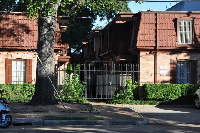 3401 Timmons Lane 12, Houston, TX 77027