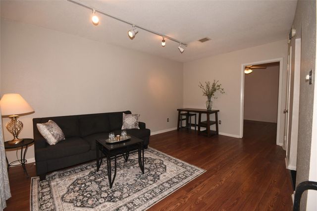 3401 Timmons Lane 12, Houston, TX 77027