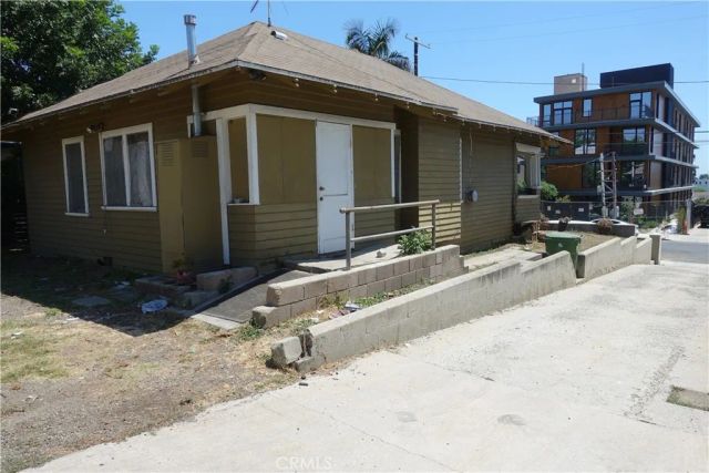 2217 Elsinore, Los Angeles, CA 90026