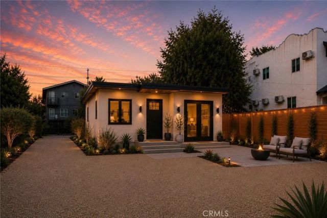 2217 Elsinore, Los Angeles, CA 90026