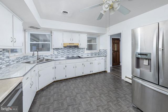 468 MCDEVITT DR, Gibbstown, NJ 08027