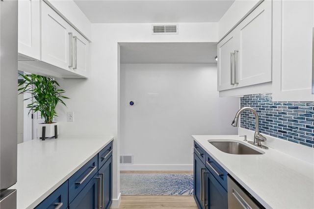 1845 Clayton 202, Perry Hilltop, PA 15214