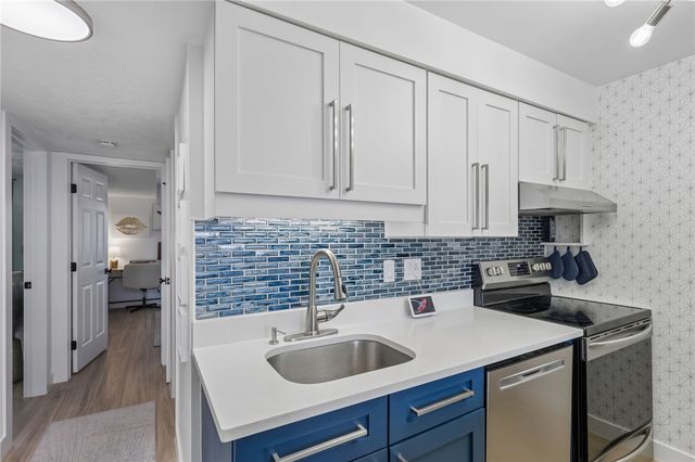 1845 Clayton 202, Perry Hilltop, PA 15214
