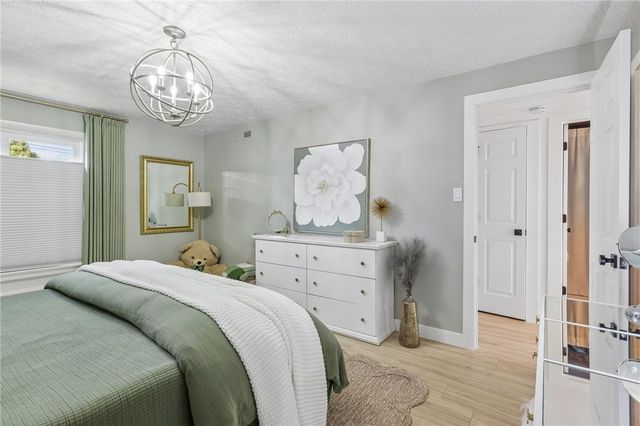 1845 Clayton 202, Perry Hilltop, PA 15214