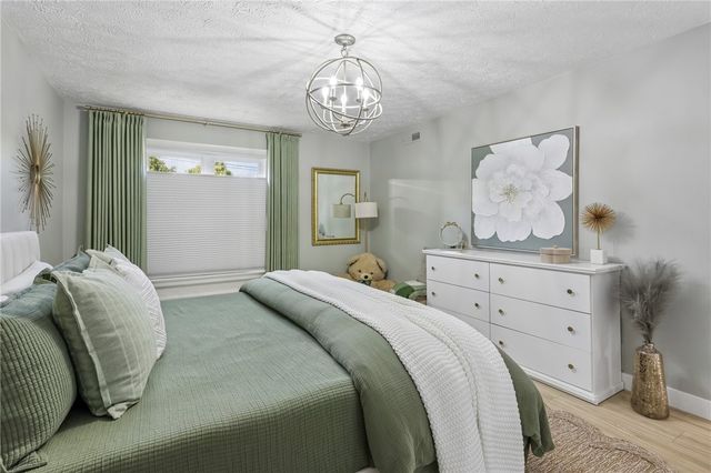 1845 Clayton 202, Perry Hilltop, PA 15214