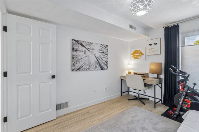 1845 Clayton 202, Perry Hilltop, PA 15214