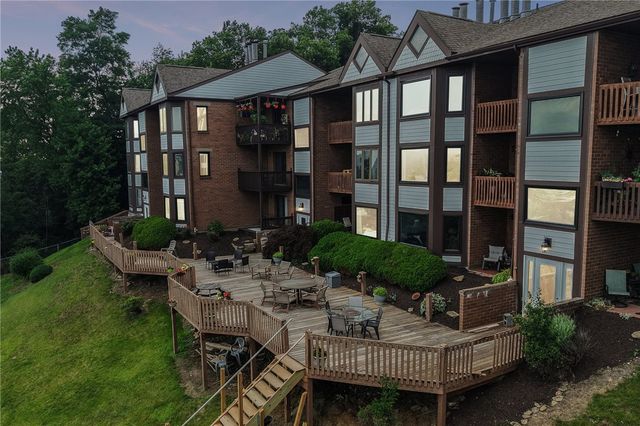 1845 Clayton 202, Perry Hilltop, PA 15214
