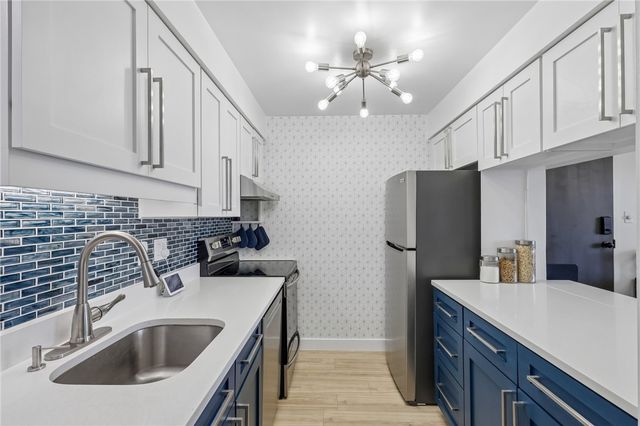 1845 Clayton 202, Perry Hilltop, PA 15214