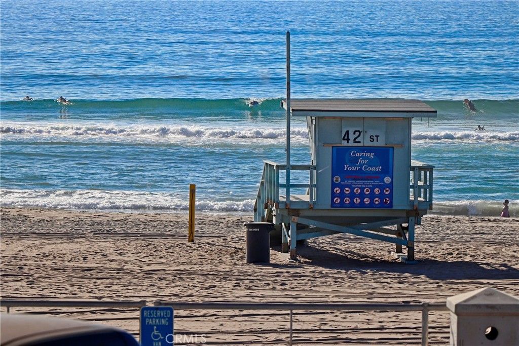 Image 8 of property listing at 4117 Ocean Drive, Manhattan Beach, CA 90266