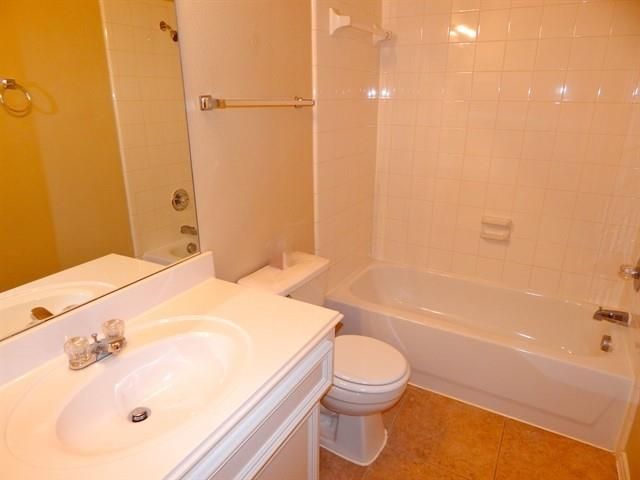 860 Rock Harbor Lane, League City, TX 77573