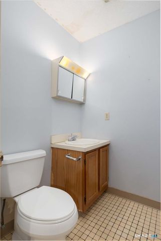 200 Yale Street 33B, Waterbury, CT 06704