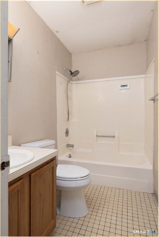 200 Yale Street 33B, Waterbury, CT 06704