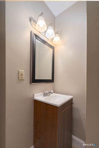 200 Yale Street 33B, Waterbury, CT 06704