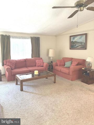 722 DOGWOOD DR, Green Lane, PA 18054