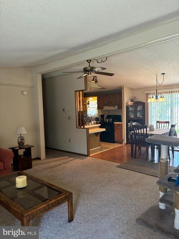 722 DOGWOOD DR, Green Lane, PA 18054