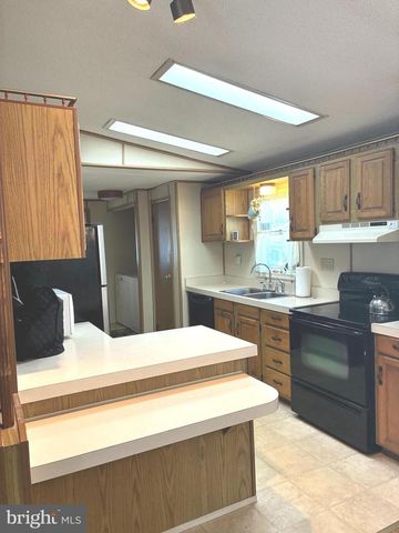 722 DOGWOOD DR, Green Lane, PA 18054