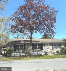 722 DOGWOOD DR, Green Lane, PA 18054