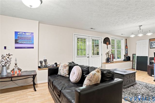 6401 Poplar Rd, New Kent, VA 23141