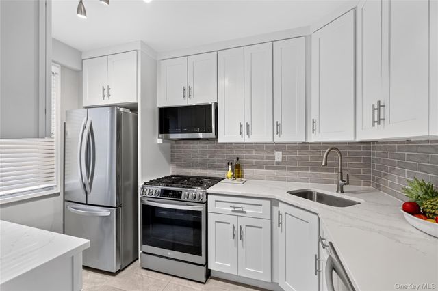 240 Garth Road 4H2, Scarsdale, NY 10583