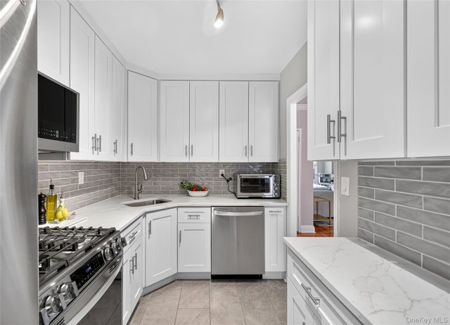 240 Garth Road 4H2, Scarsdale, NY 10583