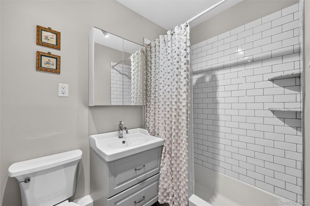 240 Garth Road 4H2, Scarsdale, NY 10583