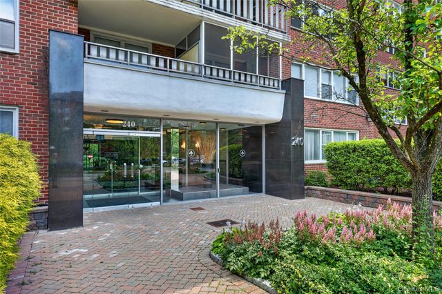 240 Garth Road 4H2, Scarsdale, NY 10583