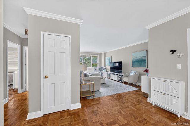 240 Garth Road 4H2, Scarsdale, NY 10583
