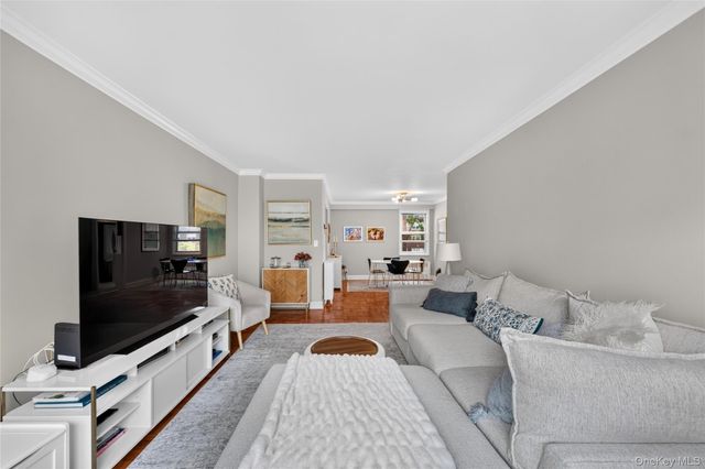 240 Garth Road 4H2, Scarsdale, NY 10583