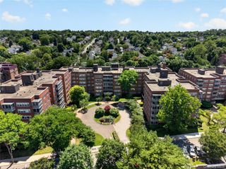 240 Garth Road 4H2, Scarsdale, NY 10583