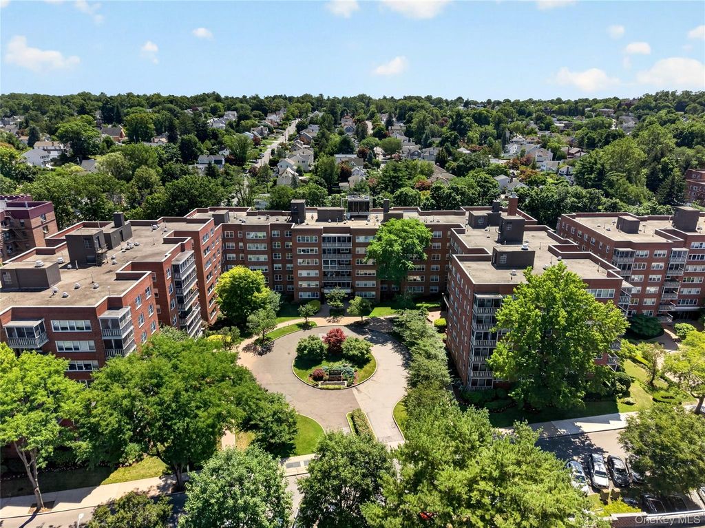 240 Garth Road 4H2, Scarsdale, NY 10583
