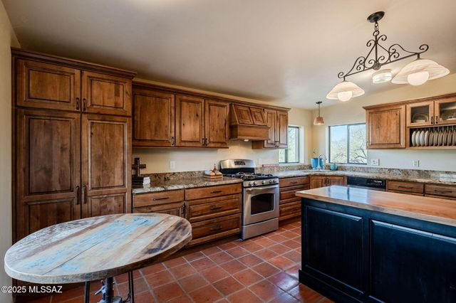 17300 S Camino Cartagena, Sahuarita, AZ 85629