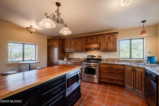 17300 S Camino Cartagena, Sahuarita, AZ 85629