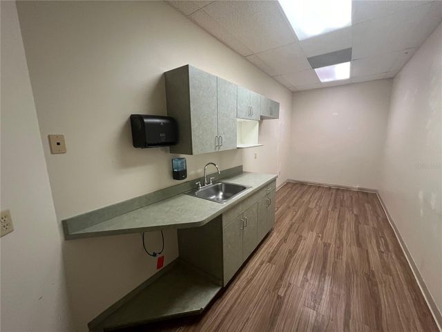 2111 W SWANN AVENUE, Tampa, FL 33606