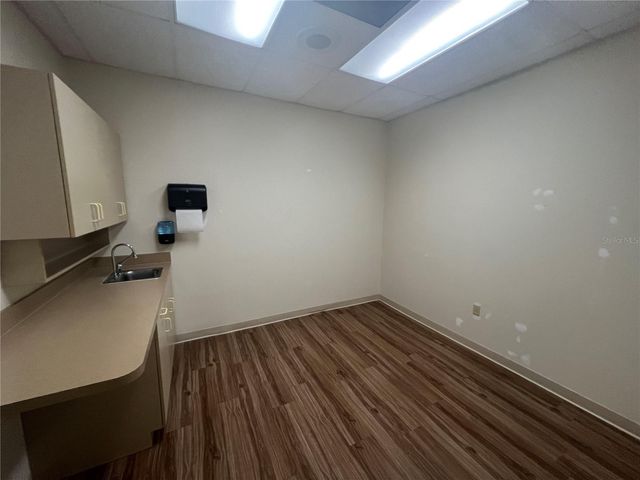 2111 W SWANN AVENUE, Tampa, FL 33606