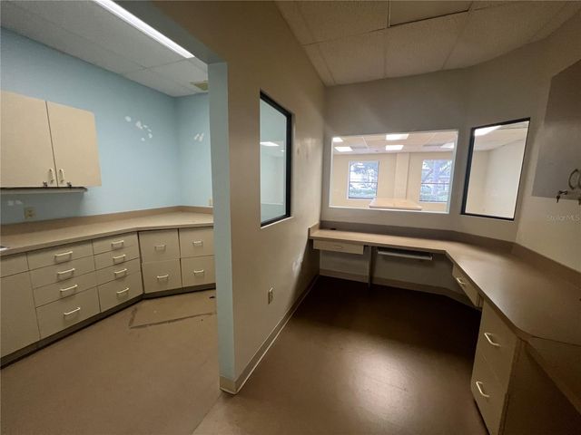 2111 W SWANN AVENUE, Tampa, FL 33606